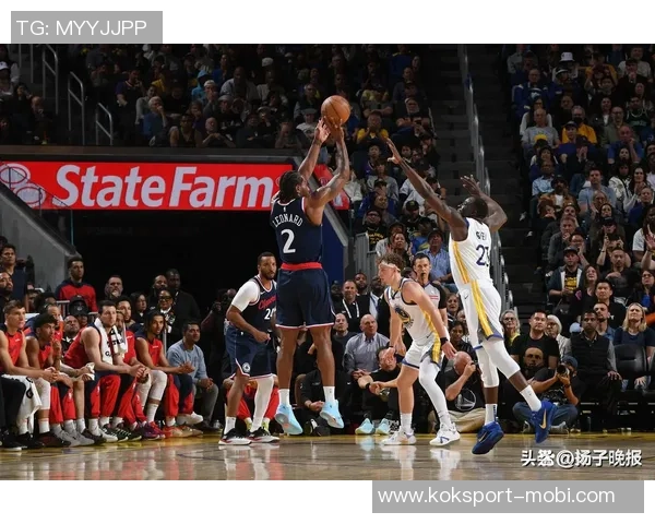 快船逆转19分再创佳绩小卡吸引防守三人展现团队实力 快船逆转19分再创佳绩小卡吸引防守三人展现团队实力